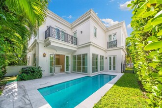 315 Santander Ave in Coral Gables, FL - Building Photo - Building Photo