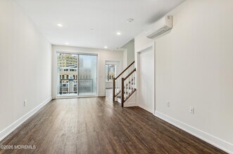 521 Lake Ave in Asbury Park, NJ - Building Photo - Building Photo