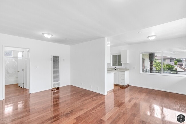 property at 917 N Cedar St