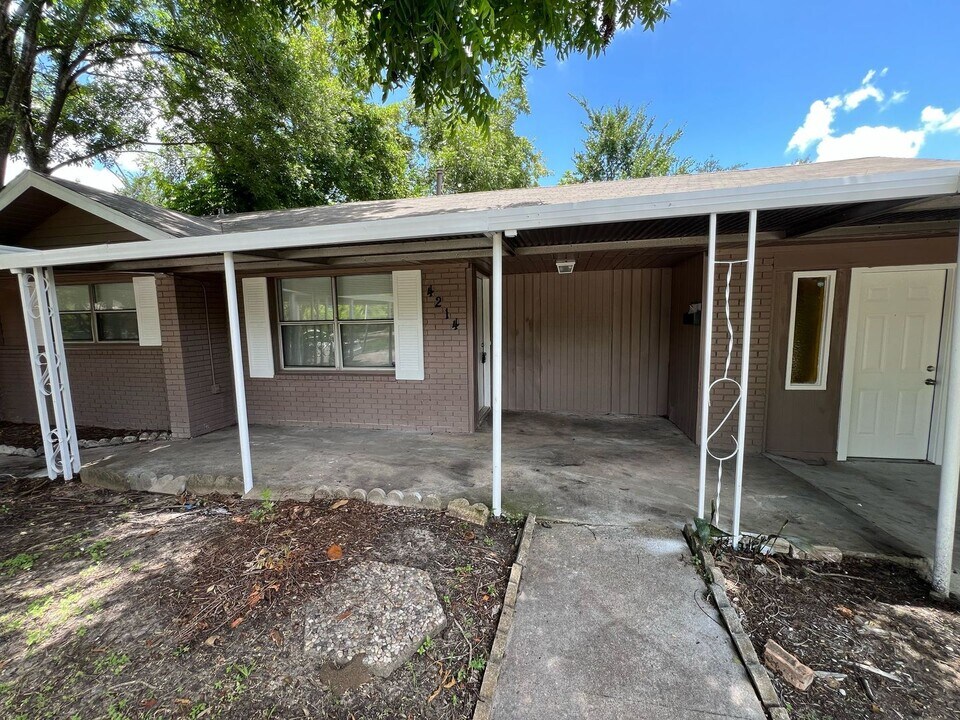 4214 Howcher St in Houston, TX - Building Photo