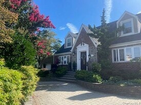 214 Covert Ave in Floral Park, NY - Building Photo