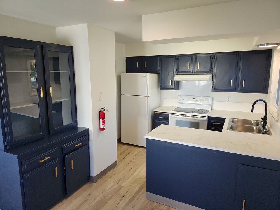 6329 E 32nd Ave-Unit -unit 3 in Anchorage, AK - Foto de edificio