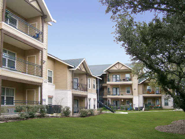 Legacy Oaks Apartments in Schertz, TX - Foto de edificio - Building Photo