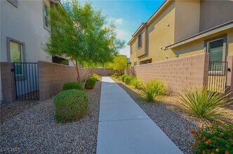 541 Tokopah Falls St in Las Vegas, NV - Building Photo - Building Photo