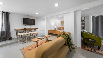 5934-5936 SW 30th Ave-Unit -5936-#B in Portland, OR - Building Photo - Building Photo