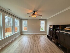 340 Avery Glenn Way in Fuquay Varina, NC - Building Photo - Building Photo