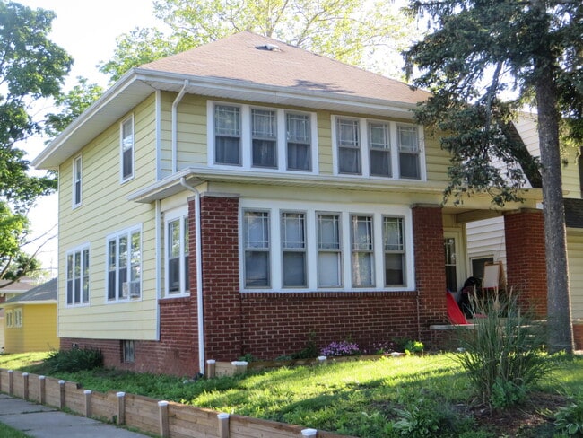 property at 826 Nuttman Ave