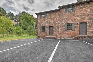 182 Hart Rd in Elizabethton, TN - Building Photo