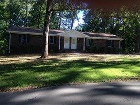 126 Rusk St in Woodstock, GA - Building Photo