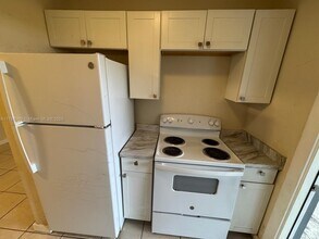151 NW 164th St-Unit -3 in Miami, FL - Building Photo - Building Photo