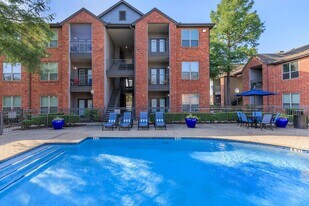 Highland Apartments in Houston, TX - Building Photo