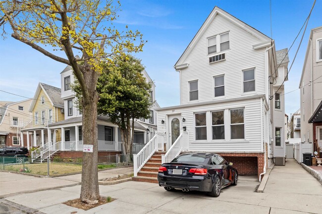 property at 37 E 35th St
