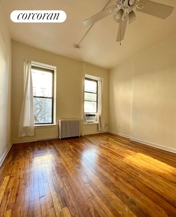 444 W 49th St in New York, NY - Building Photo