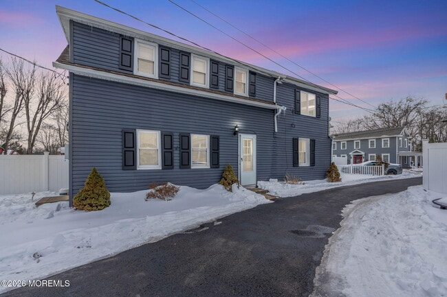 12 Main St in Englishtown, NJ - Foto de edificio - Building Photo