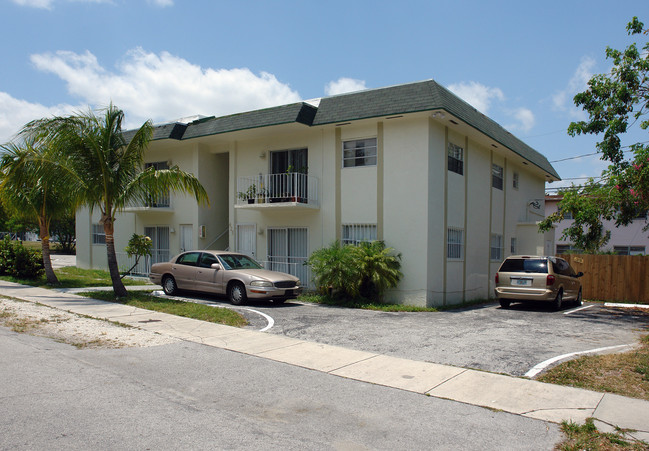 425 NE 32nd St in Miami, FL - Building Photo - Building Photo