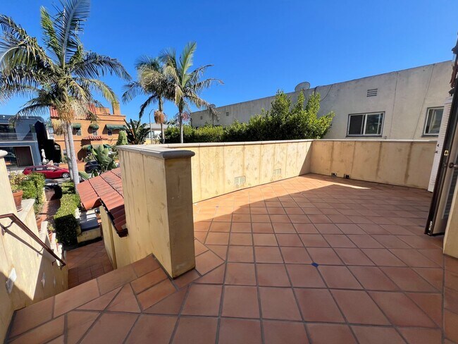 59-61 Ximeno Ave in Long Beach, CA - Foto de edificio - Building Photo