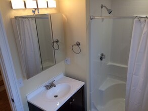 208 Holland St, Unit 2 in Somerville, MA - Building Photo - Building Photo