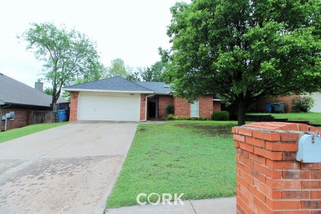 927 Castle Rd in Edmond, OK - Building Photo - Building Photo