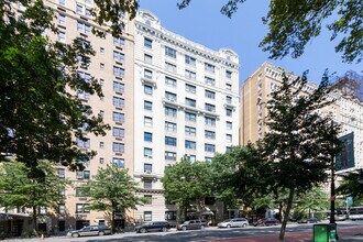 35 W 81st St in New York, NY - Building Photo - Building Photo