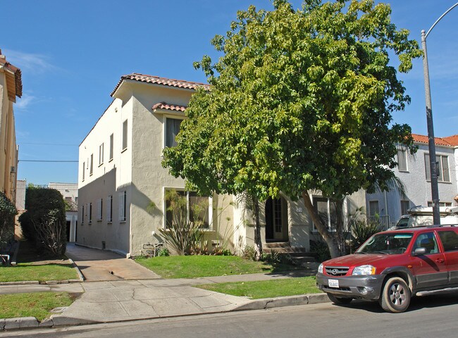 409 N Curson Ave in Los Angeles, CA - Building Photo - Building Photo