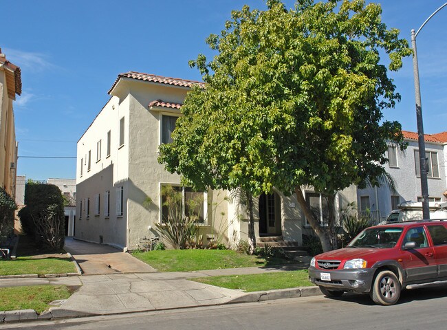 409 N Curson Ave in Los Angeles, CA - Building Photo - Building Photo