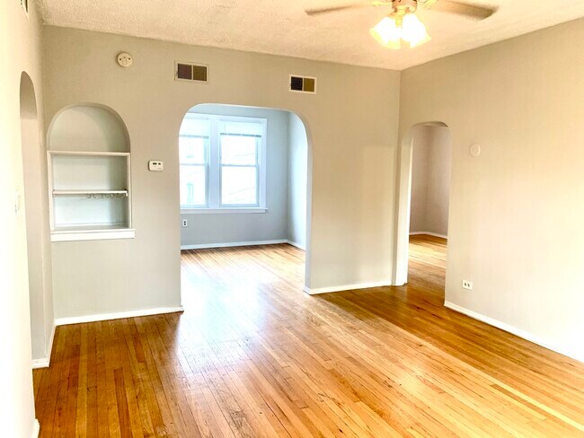 2807 N Springfield Ave in Chicago, IL - Building Photo - Building Photo