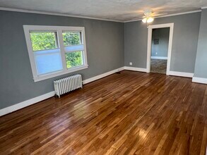 412 John Adams St, Unit #4 2nd floor West in Oregon City, OR - Foto de edificio - Building Photo
