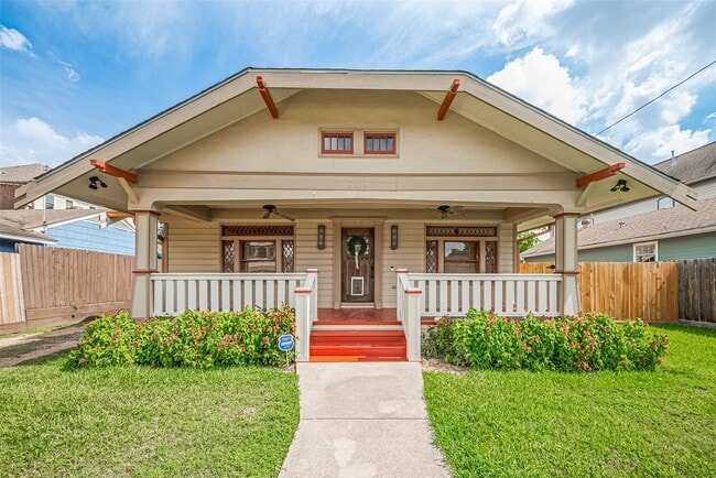 property at 901 W 21st St