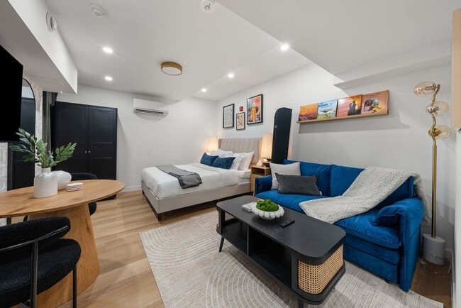 168 McCaul St, Unit SI ID1389235P in Toronto, ON - Building Photo - Building Photo