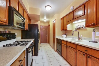 9301 Waterford Ln in Orland Park, IL - Building Photo - Building Photo