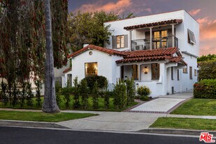 864 Wellesley Ave in Los Angeles, CA - Building Photo