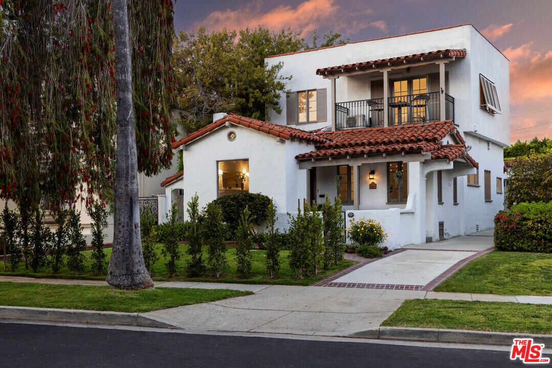 864 Wellesley Ave in Los Angeles, CA - Building Photo