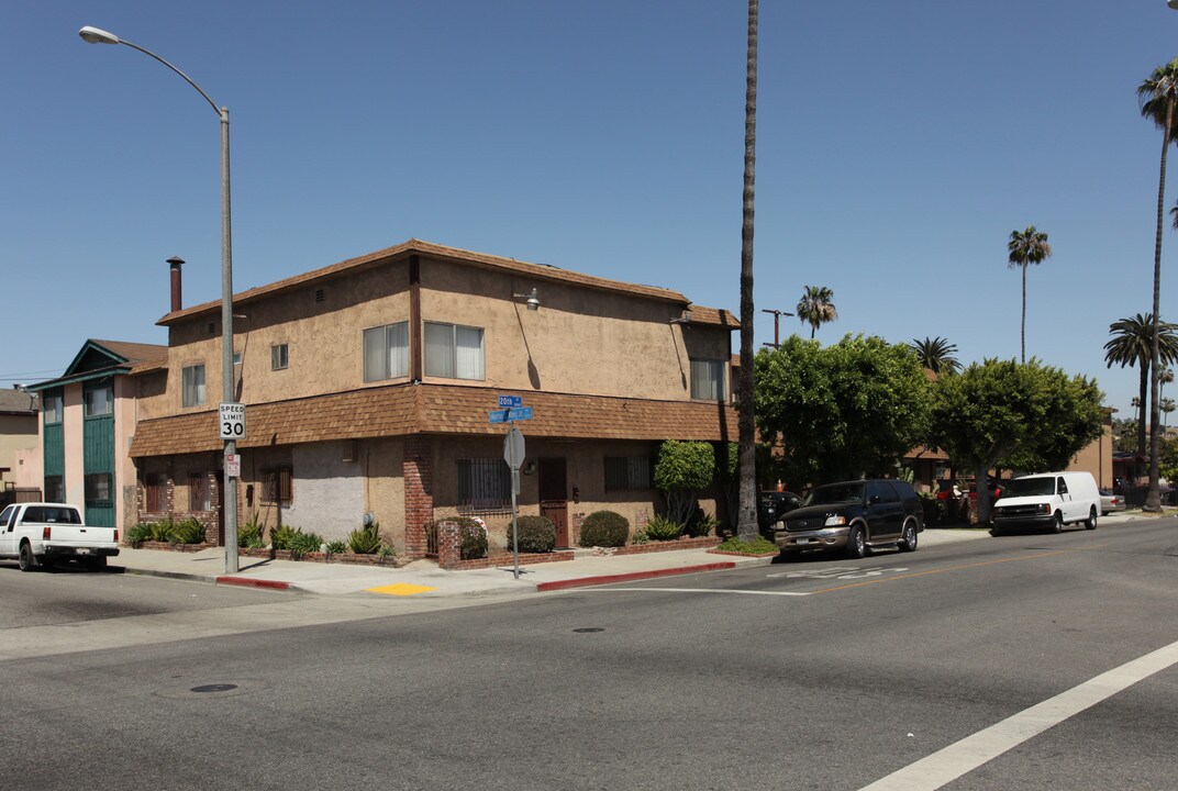 1015 E 20th St in Long Beach, CA - Building Photo