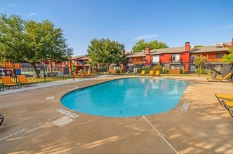 The Pointe at Fair Oaks in Euless, TX - Foto de edificio - Building Photo