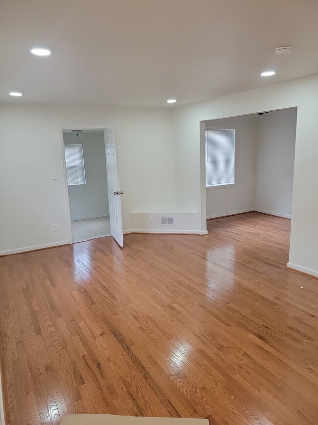 7107 Greenvale Pkwy in Hyattsville, MD - Building Photo - Building Photo
