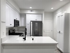 401 Castiano St in Camarillo, CA - Building Photo - Building Photo