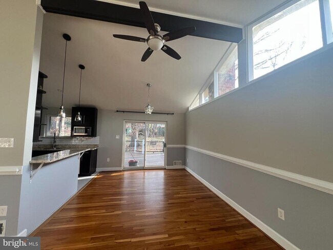 10123 Eastlake Dr in Fairfax, VA - Building Photo - Building Photo