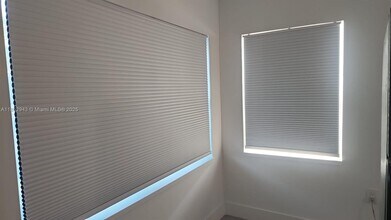 615 NE 3rd St in Hallandale Beach, FL - Building Photo - Building Photo