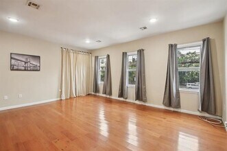 1160 Summit Ave in Jersey City, NJ - Building Photo - Building Photo