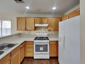 986 Cantabria Heights Ave in Las Vegas, NV - Building Photo - Building Photo