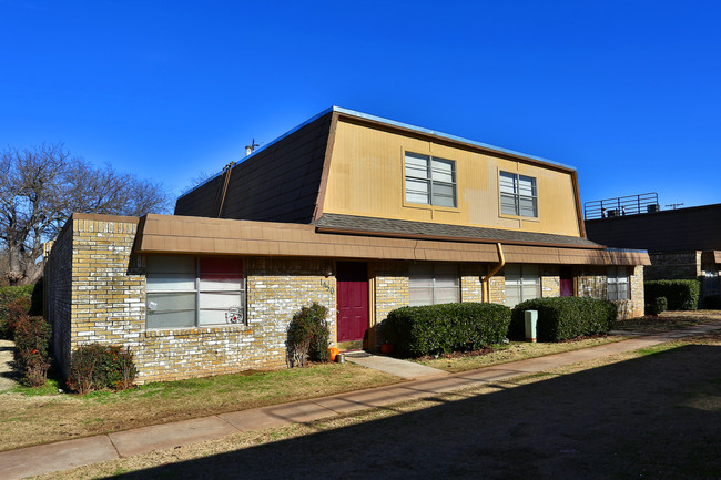 Ashton Place Apartments in Norman, OK - Building Photo - Building Photo