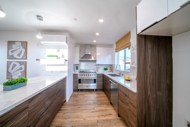 2306 Aviation Blvd in Redondo Beach, CA - Building Photo - Building Photo