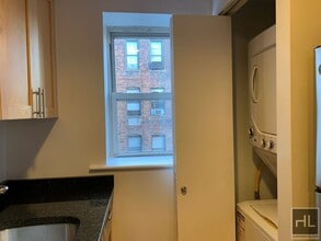 WEST BROADWAY, Unit 3FL in New York, NY - Building Photo - Building Photo