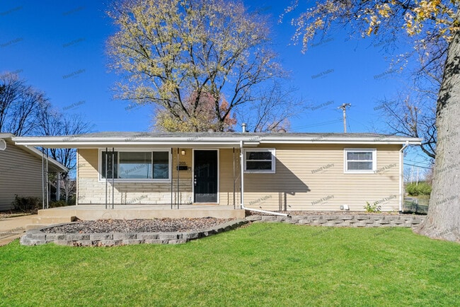 property at 1305 Acredale Dr