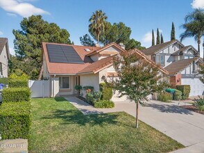 4202 Lost Springs Dr in Calabasas, CA - Building Photo - Building Photo