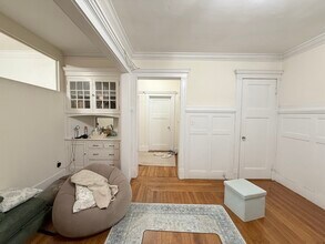 458 Park Dr, Unit 10 in Boston, MA - Foto de edificio - Building Photo