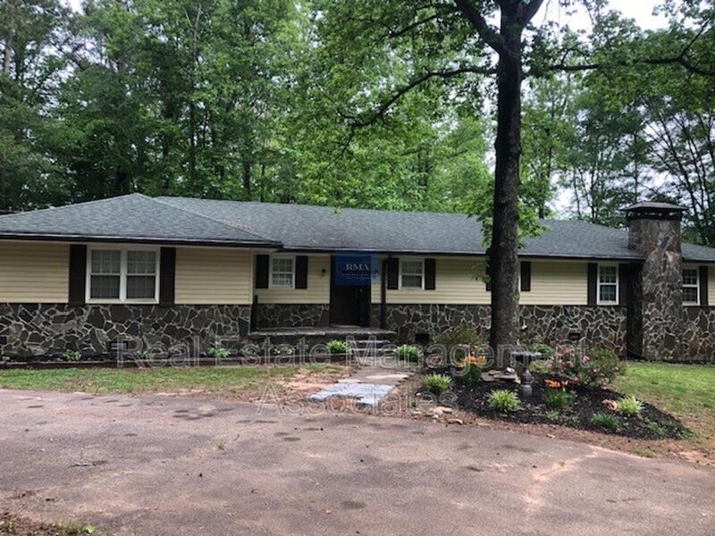 17025 Wildwood Rd in Griffin, GA - Building Photo