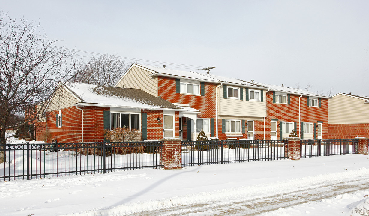 Georgetown Place in Taylor, MI - Building Photo