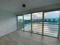 121 SE 3rd Ave, Unit 504 in Dania Beach, FL - Foto de edificio - Building Photo