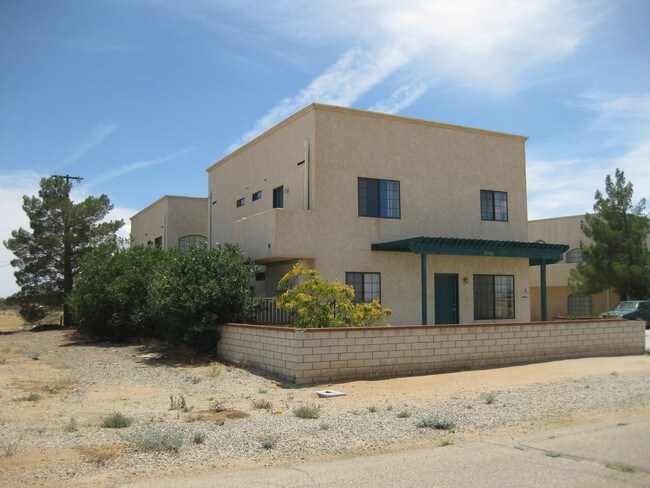 8708 Lupine Loop Dr in California City, CA - Foto de edificio - Building Photo
